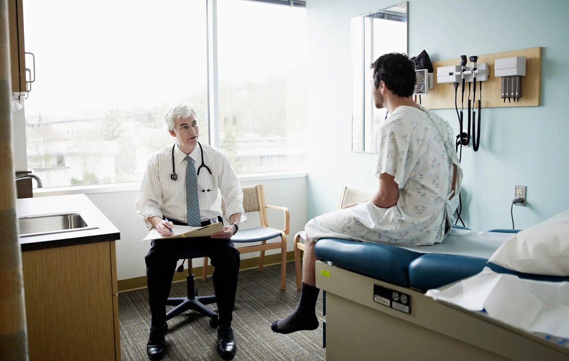 Para detectar a prostatite, é moi importante que un home se someta a un exame completo por un médico.